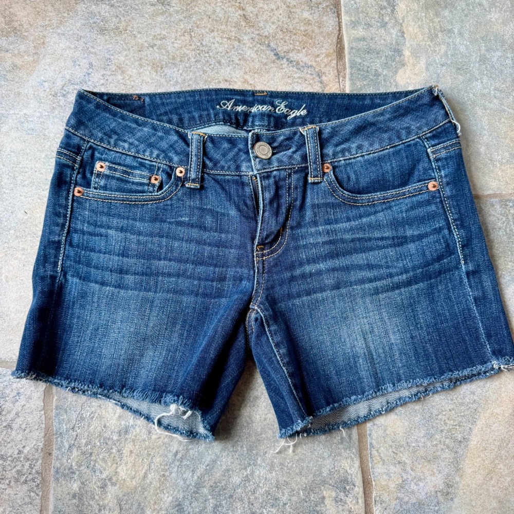 American Eagle Y2K Dark Wash Jean Shorts Frayed Hem Stretch Women's Size 4